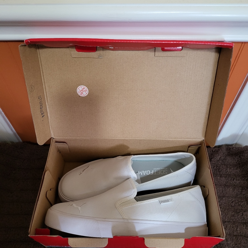 White, puma, size 9, sneakers